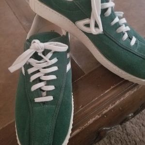 Kid's tretorn green suede tennis shoes size 4